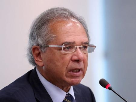Guedes diz que auxílio emergencial pode voltar para metade dos beneficiários